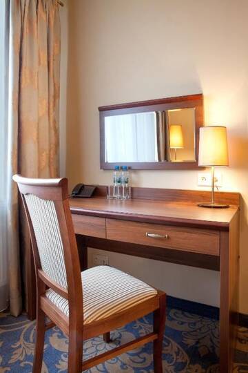 Фото номера Двухместный номер Делюкс с 2 отдельными кроватями Отель Hotel Miodowy Młyn г. Опатув 3